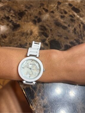 Adrienne Vittadini White Watch Mother of Pearl Working
